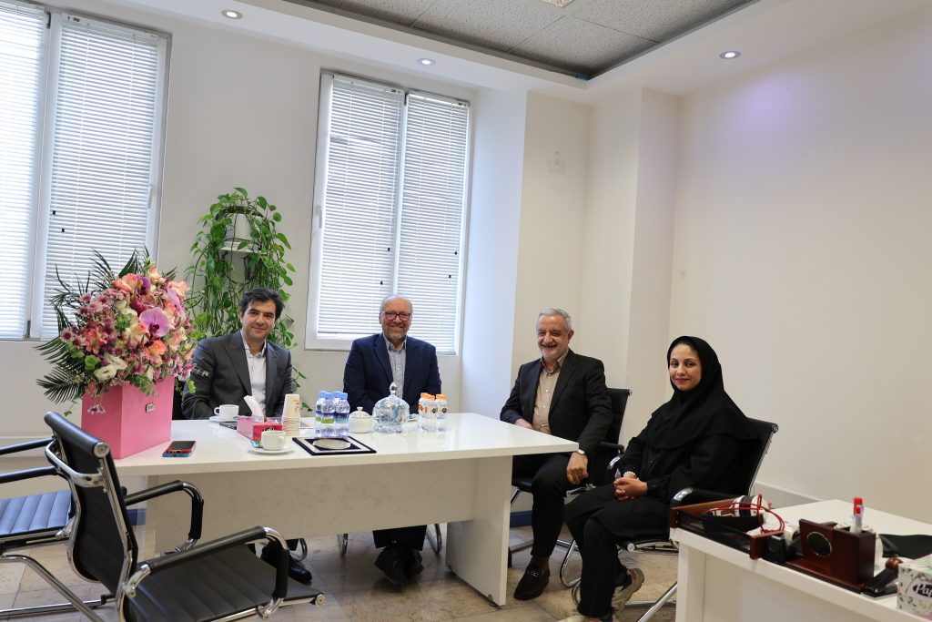 جلسه کرسی برای تقدیر از رییس پیشین، آقای دکتر جلالی. با حضور رییس کرسی آقای دکتر شامی و آقای دکتر عبادی و خانم امیرنکویی
